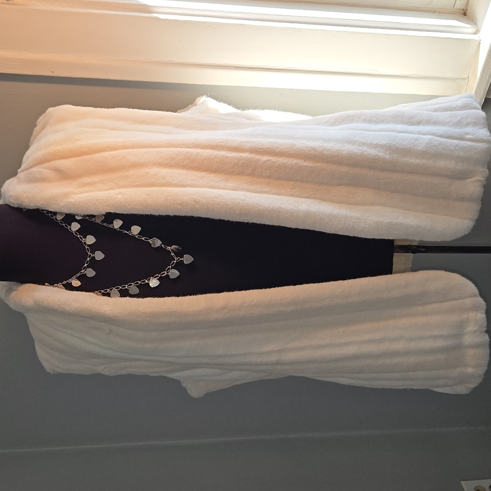 NWOT Chico's White (Ivory) Faux Fur Vest Chico's Size 2, Size L